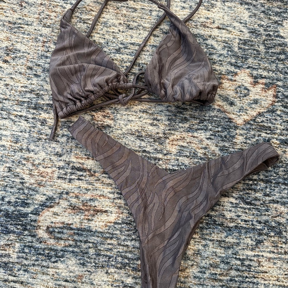 Rvca Tonal Zebra Triangle Top - image 3